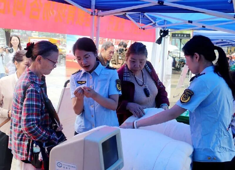 2025年宜昌市“质量月”诚信教育现场咨询活动