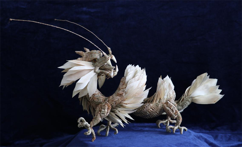 吴思瑶编织的“玉龙回首”