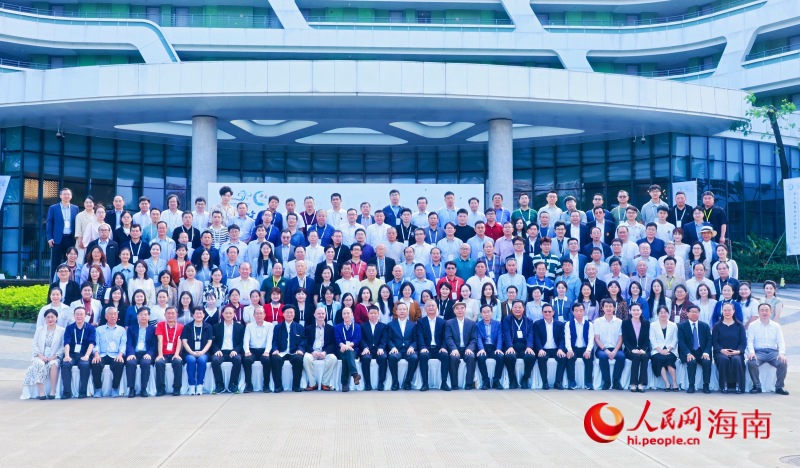 5、与会嘉宾合影。 人民网 枉源摄.jpg