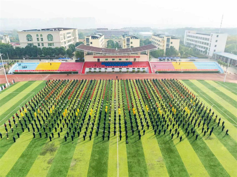 10月29日，湖北省消防救援总队2025年度全岗位、全员额、全要素比武竞赛拉开战幕。张涵博 刘方祥摄